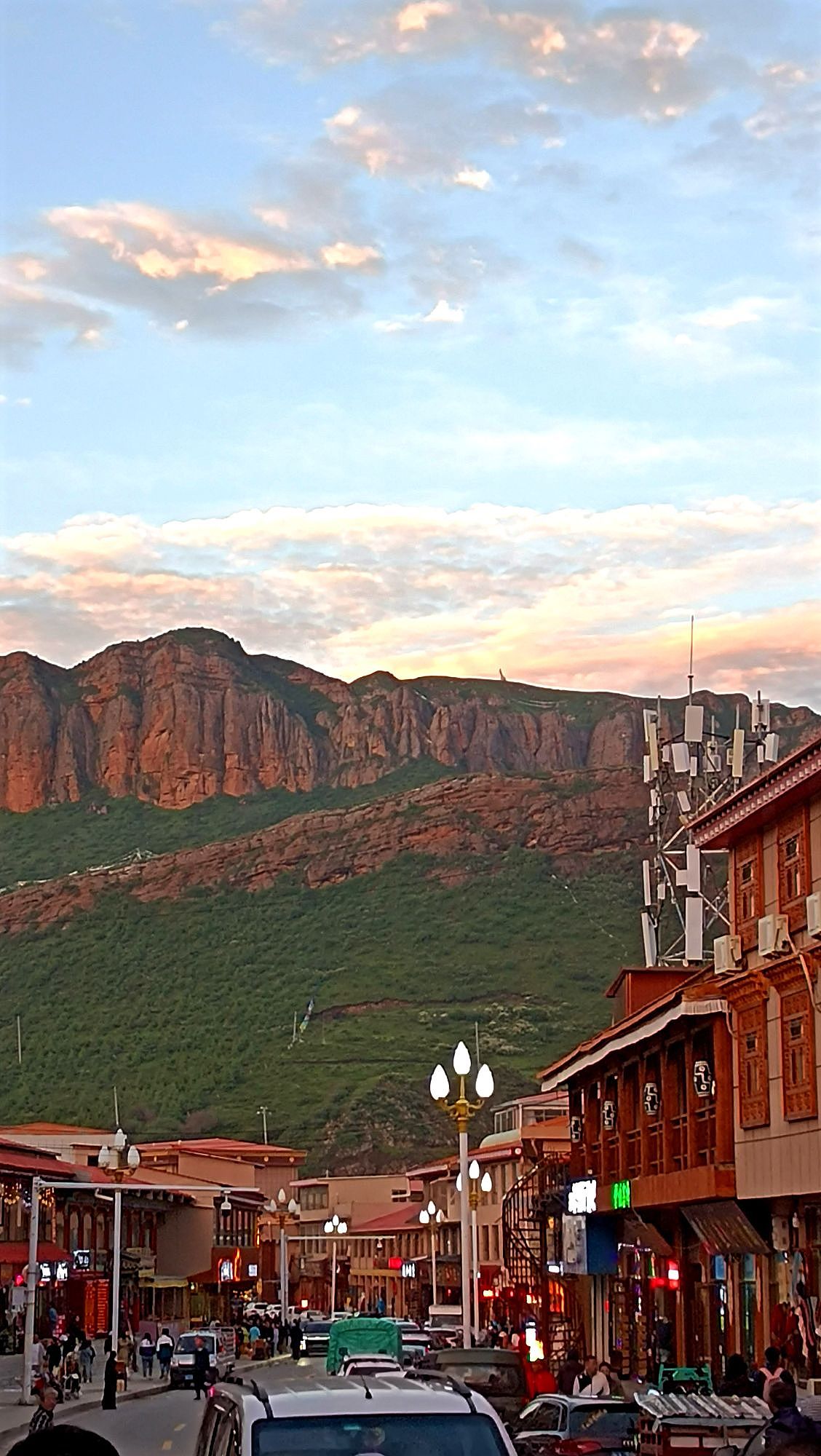 郎木寺，一寺两省三教