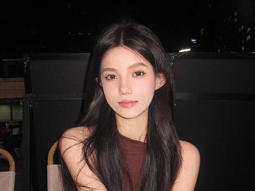 日常生活照模板  可以自行提供图片来做换脸