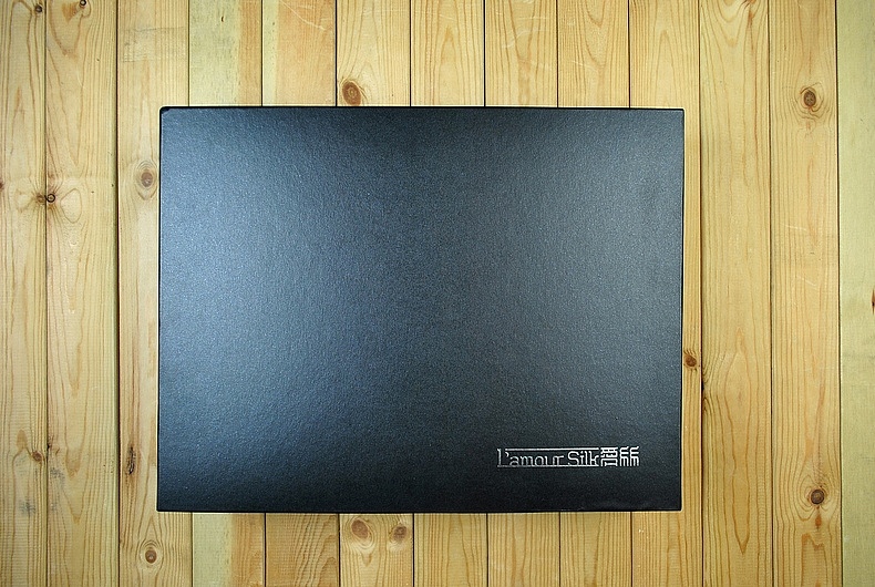 皮装物流盒,记不住价格了反正是手工盒好像贵一些!