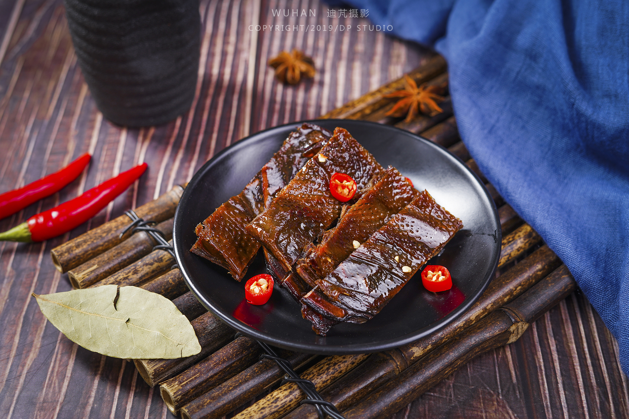 湖南长沙手工制作酱板鸭鸭子传统美食摄影图配图高清摄影大图-千库网