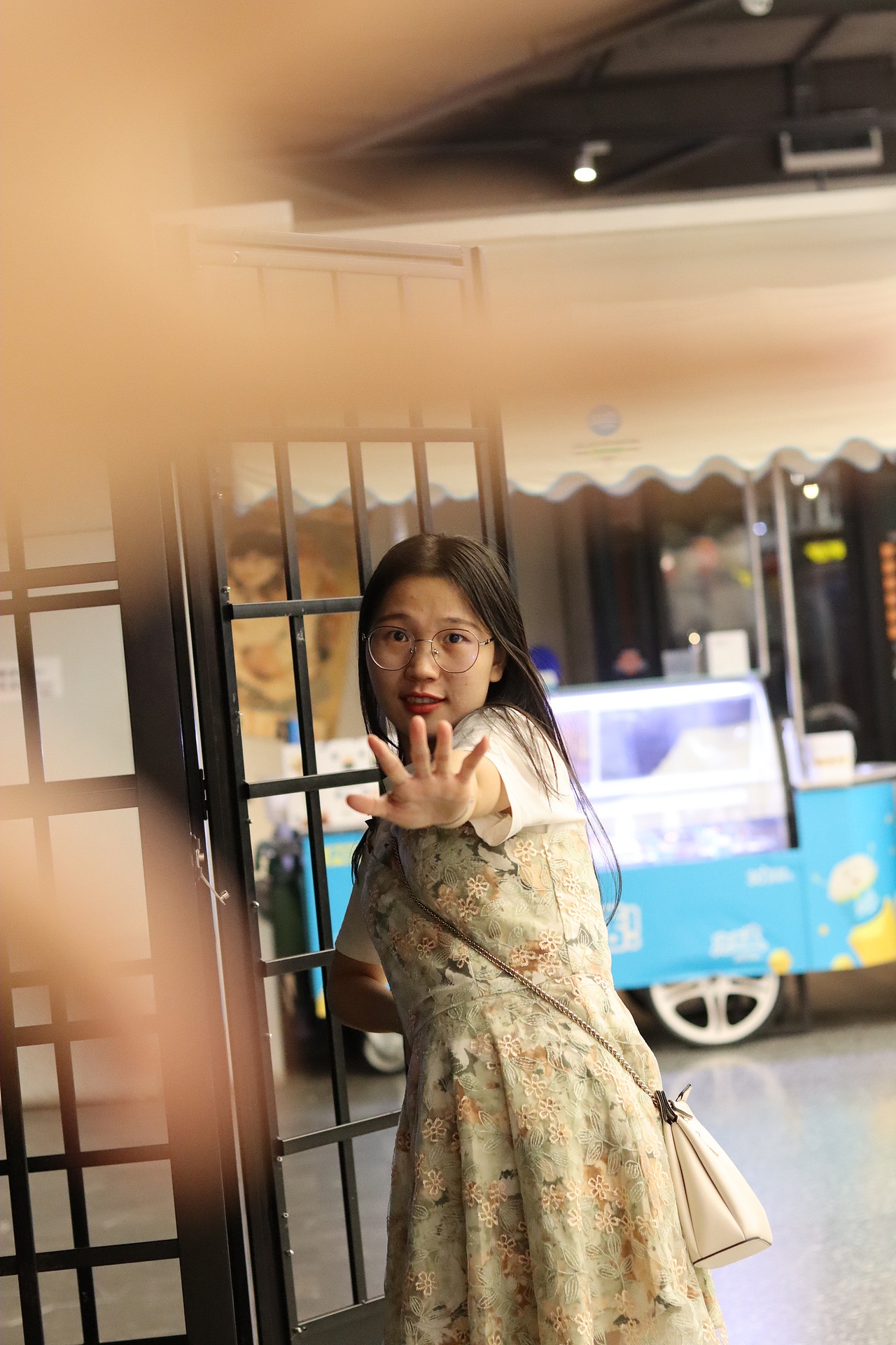 能让你变得孩子气的人,都特别温柔。