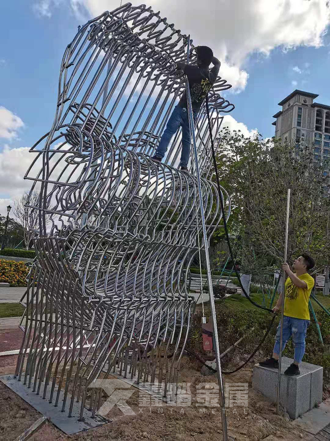定做不锈钢圆管弯弧人物雕塑 不锈钢圆管焊接造型摆件