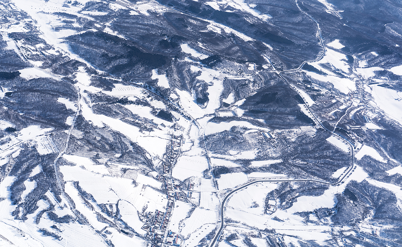 从北京飞往长白山的航班上拍的