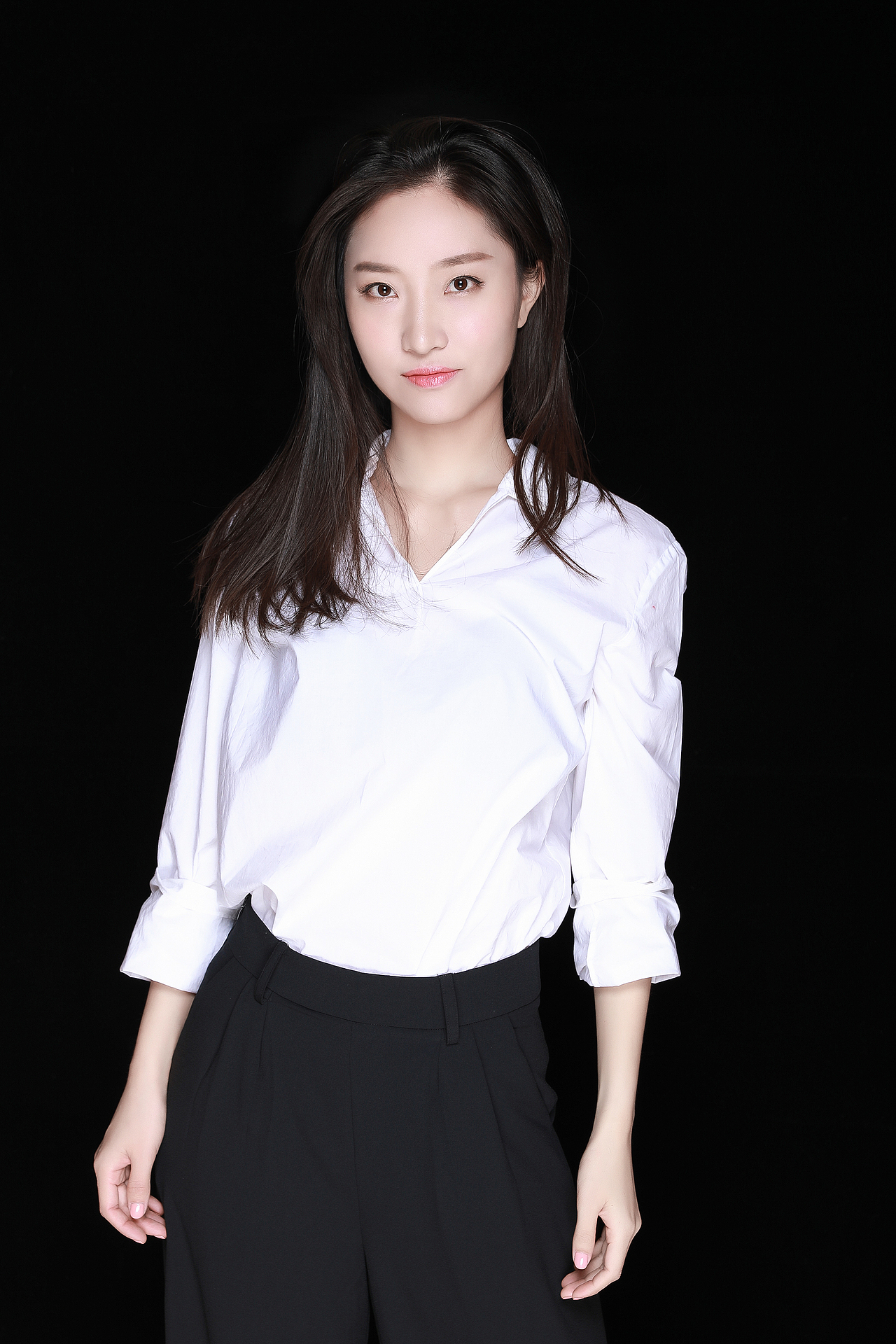 商务形象照纯黑背景写真