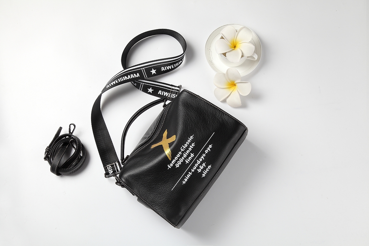 包包创意拍 清新文艺场景图拍摄 甜美可爱女包模特摄影