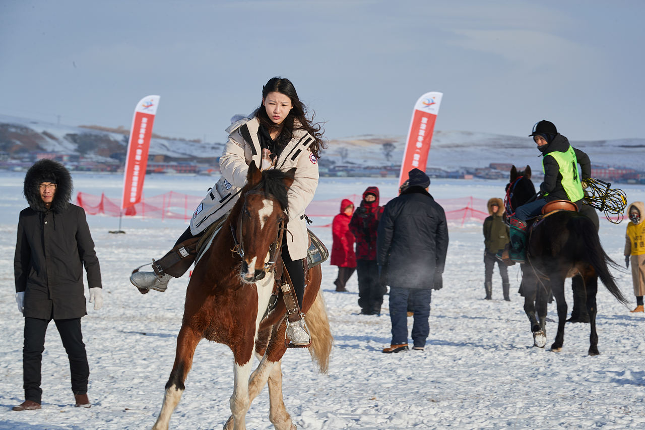 沽源天鹅湖马术比赛 冰雪的魅力