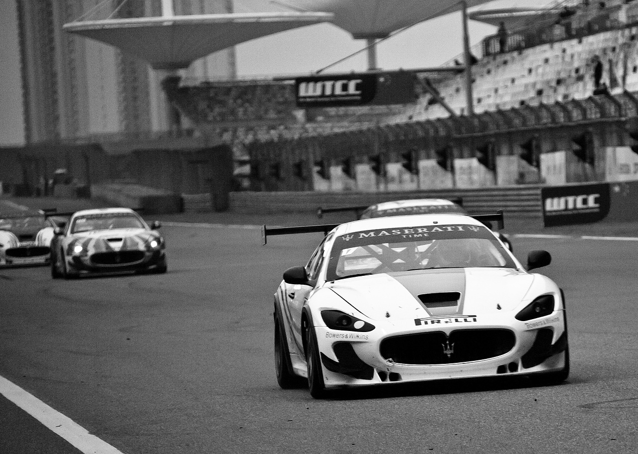 上赛道里的车（图ZMTYxODA5ODQ=） - 风光摄影 - 站酷设计师bellxy原创素材 - 站酷ZCOOL