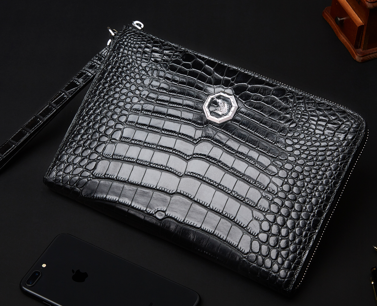 电商淘宝产品拍摄男手包拍摄