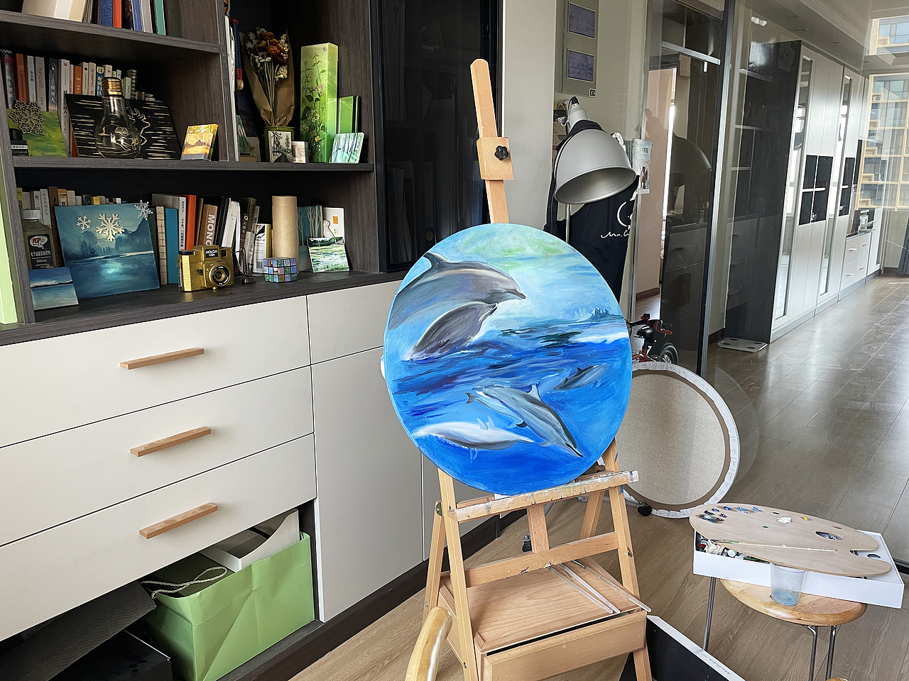 油画 | 海豚在舞蹈 浪花是裙摆（图ZMjY2NzUxNTY0） - 绘画 - 站酷设计师插画师西米鹿原创素材 - 站酷ZCOOL