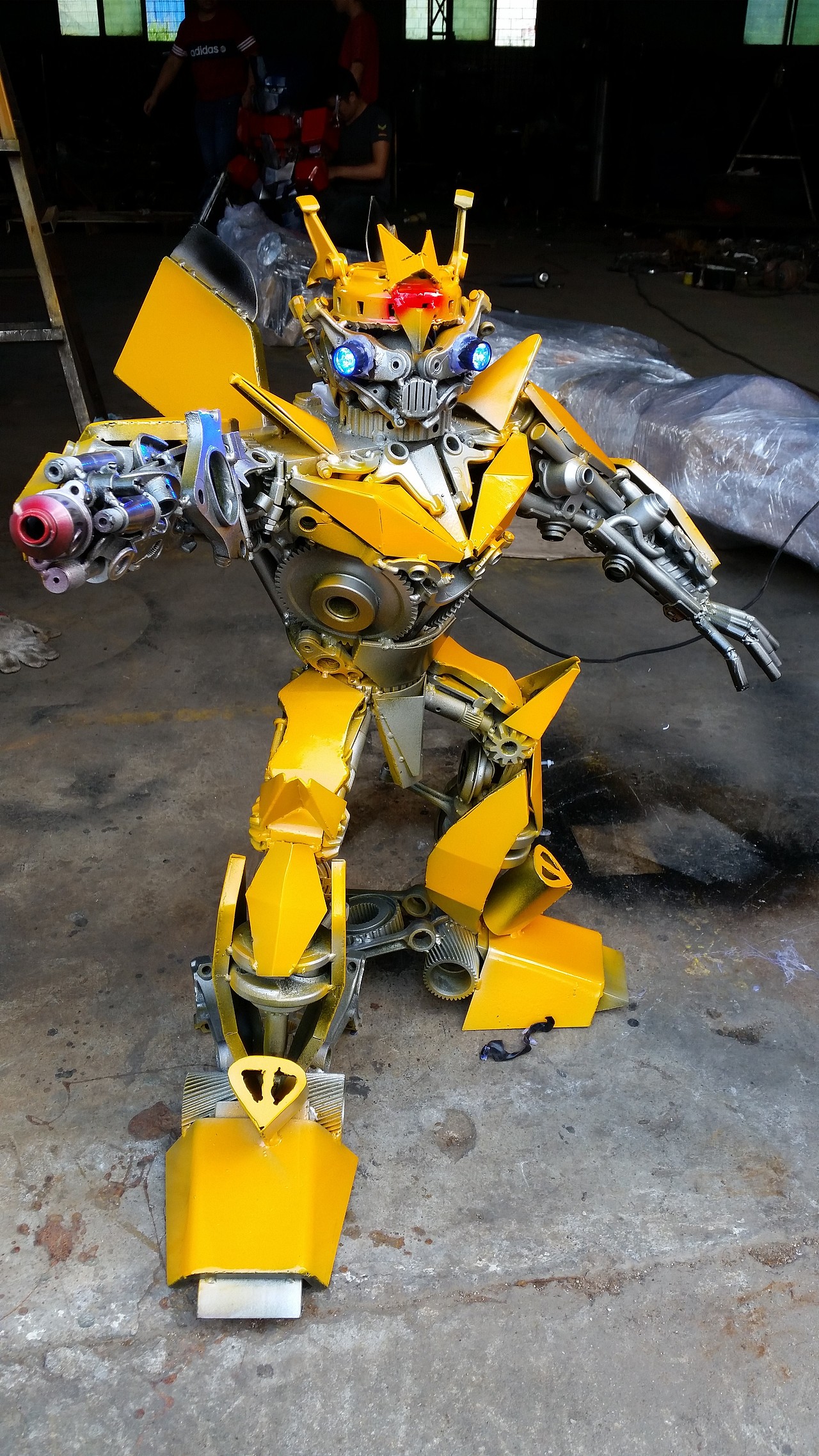 深圳铁韵星钢雕最新小机器人,小变形金刚模型系列