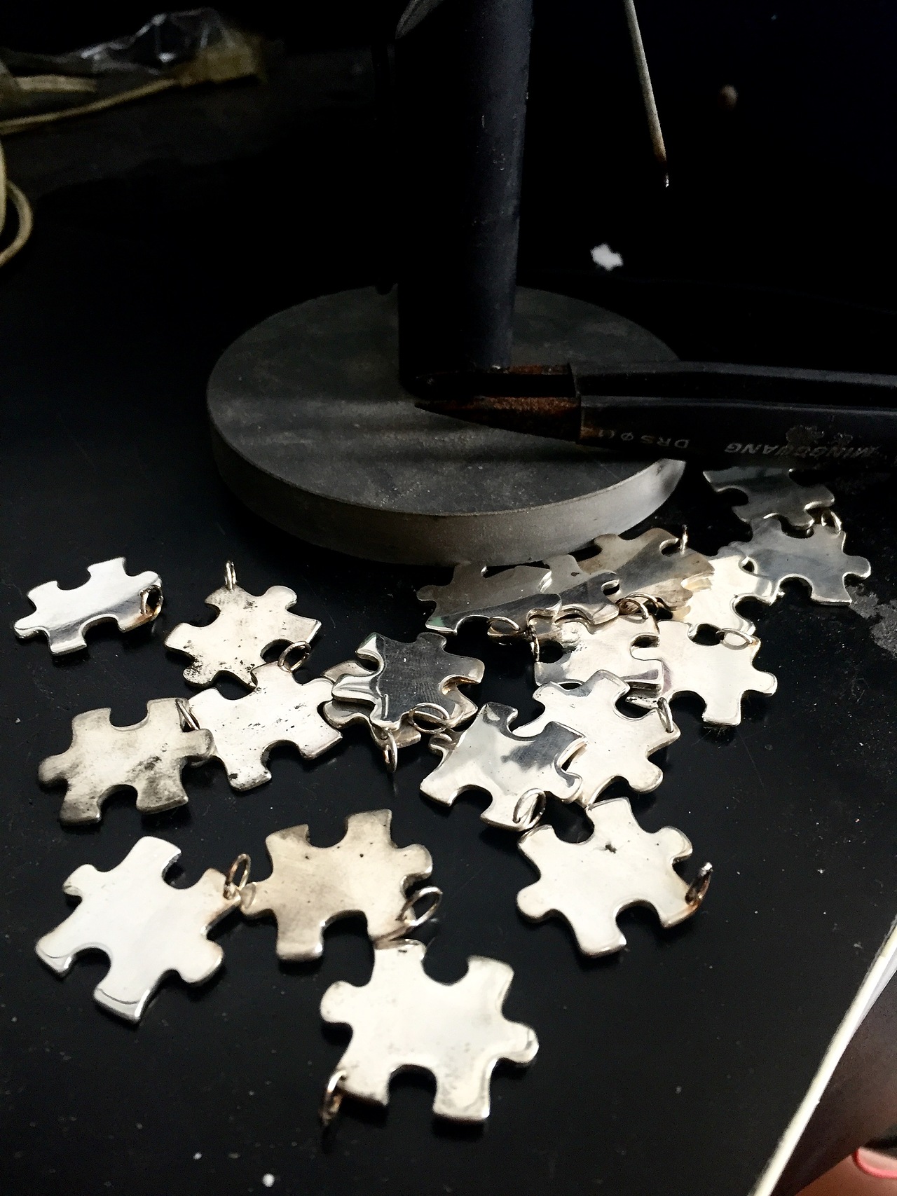 为朋友定制给伴郎伴娘的礼物，纪念拼图[z动心]（图ZNjIxOTcwNTY=） - 首饰设计 - 站酷设计师kimwa匠原创素材 - 站酷ZCOOL