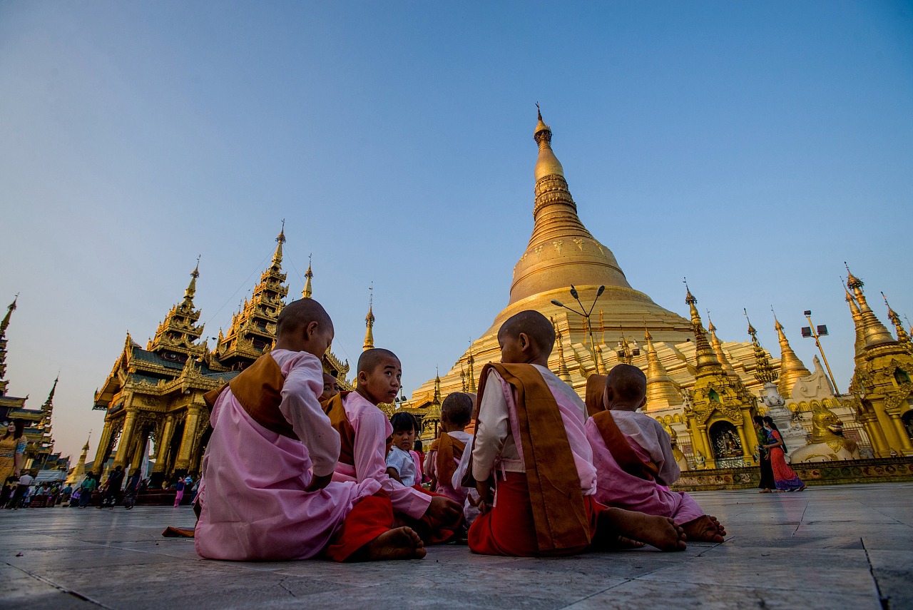 真的是“金光闪闪”：缅甸大金塔养护指南_凤凰网