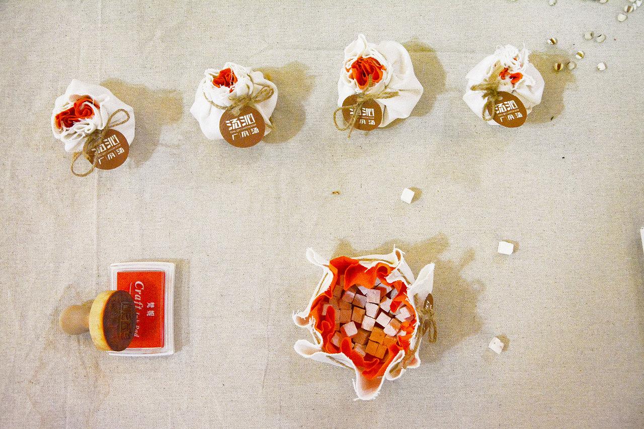 汤沁包装的实物（图ZNzczODAyNTY=） - 包装 - 站酷设计师包荒设计原创素材 - 站酷ZCOOL