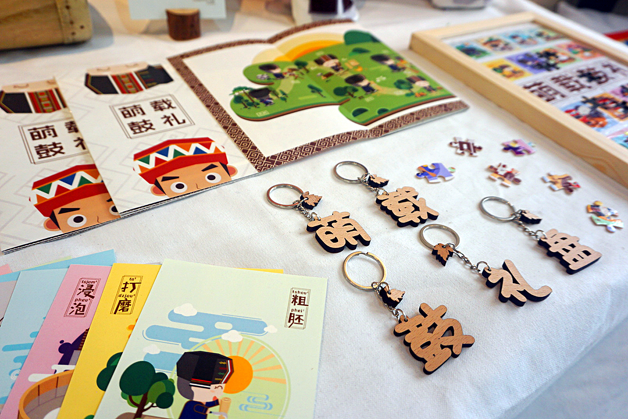 “萌载鼓礼”系列插画设计