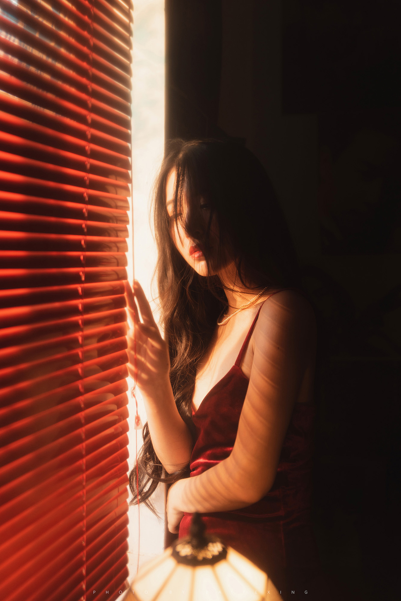 酒红色的梦（图ZMjI1NTM5MzAw） - 人像摄影 - 站酷设计师白夜行原创素材 - 站酷ZCOOL