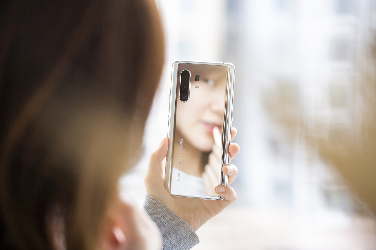 VIVO X30 Pro aw联名限定版&OPPO FINDX2 PRO