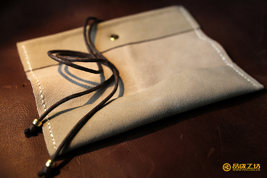 此笔袋可装入双只笔