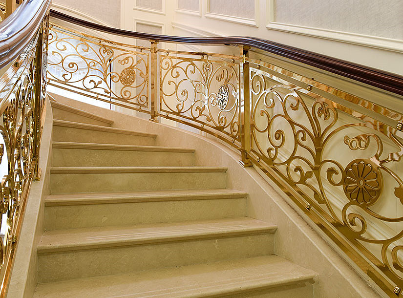 酒店别墅弧形旋转镀金纯铜楼梯护栏
