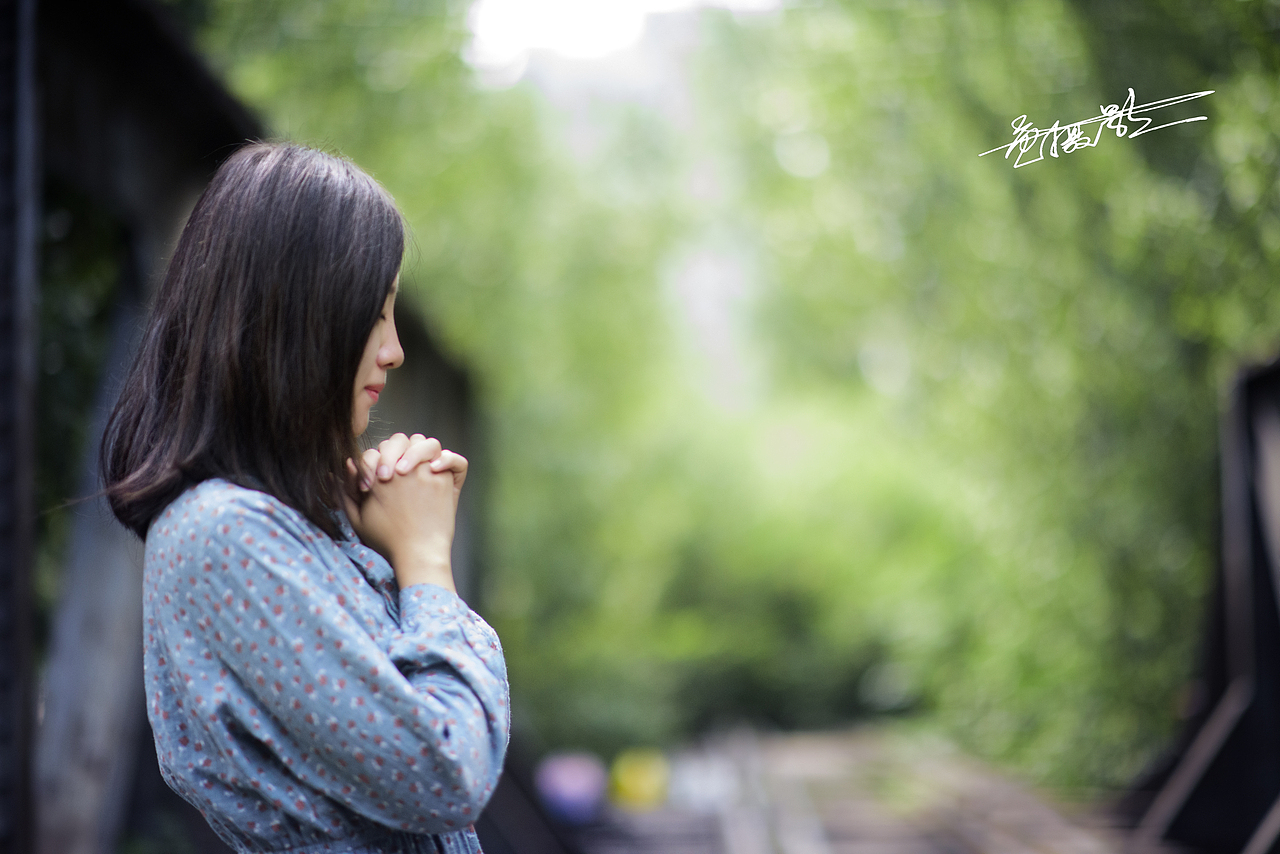 听～夏季的第一声蝉鸣（图ZNTE0OTYyMzY=） - 人像摄影 - 站酷设计师木子鱼摄影原创素材 - 站酷ZCOOL