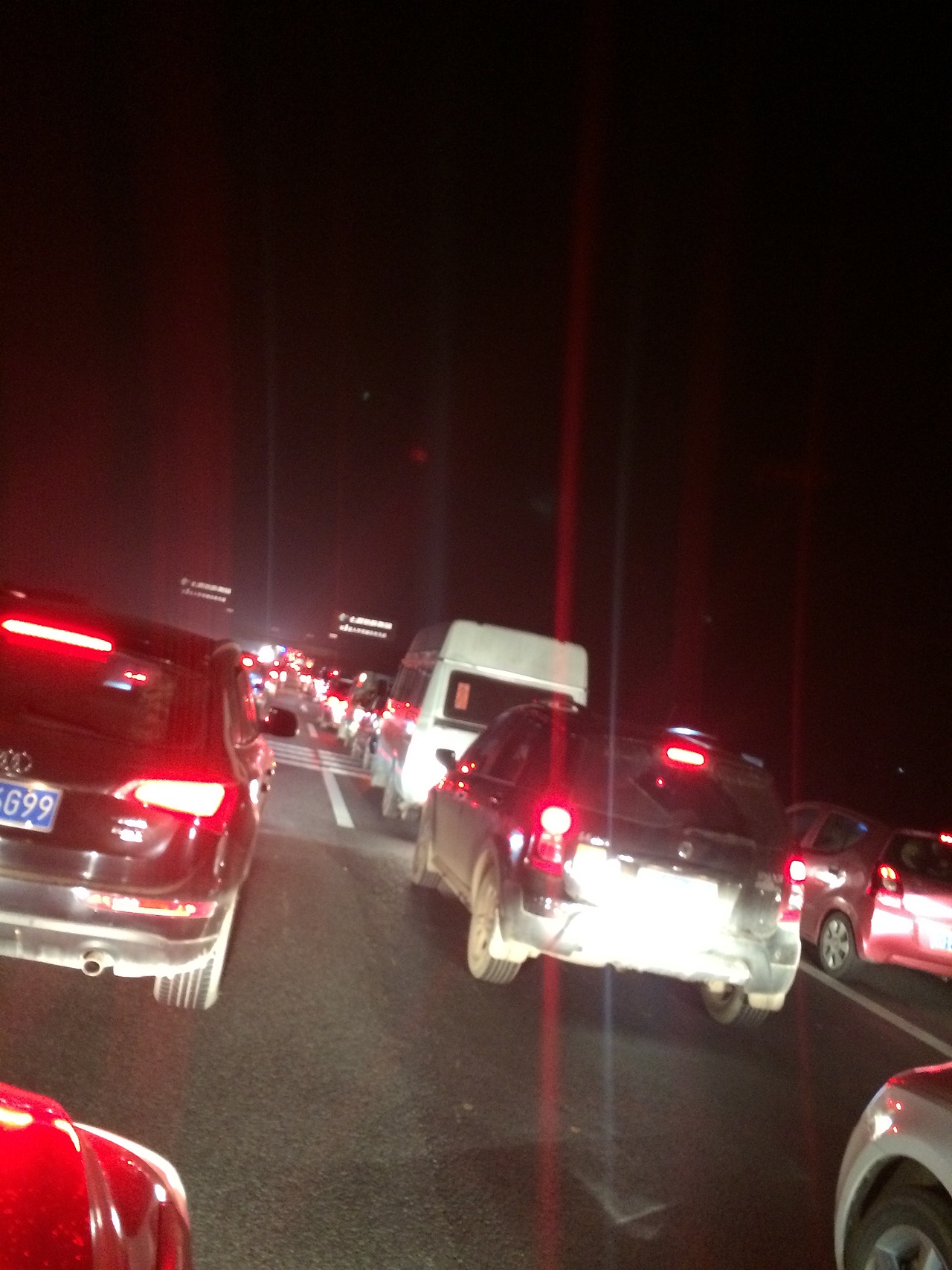 最为闹心的就是这返程的车流啦……