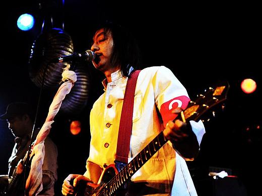 【音乐】梵高遇到铁风筝乐队《让一切都留在这路上》