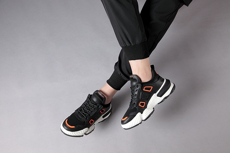 鞋类摄影 淘宝拍照 潮酷男鞋拍摄 脚模拍图