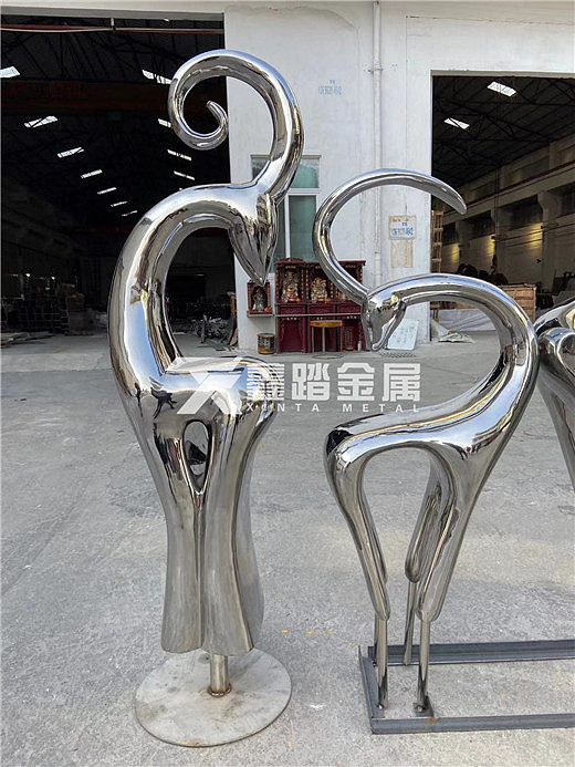 售楼中心亮光不锈钢抽象景观鹿雕塑 温馨一家