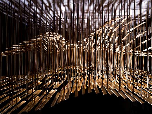 以竹蜻蜓建構的《山海匯》裝置藝術作品