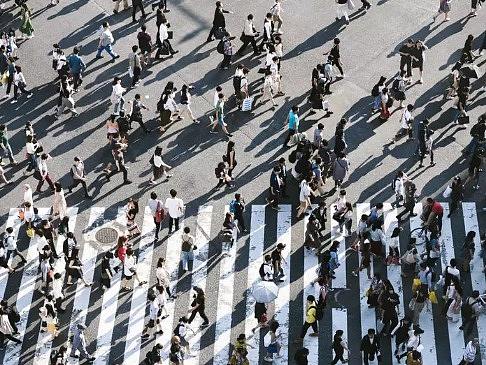 设计很酷且有趣，它可以把人的视线引向「原来还可以这样生活」的、充满期待的未来