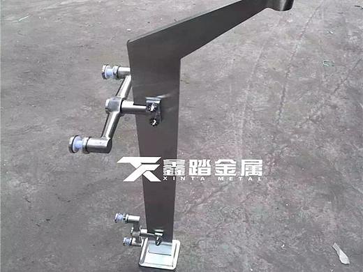 不锈钢立柱款式图片 商场不锈钢夹玻璃工程立柱