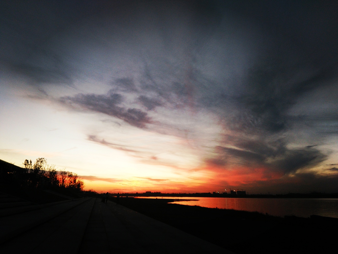 龙湖一瞥（图ZNTcyOTYyODQ=） - 风光摄影 - 站酷设计师穿条纹的大叔原创素材 - 站酷ZCOOL