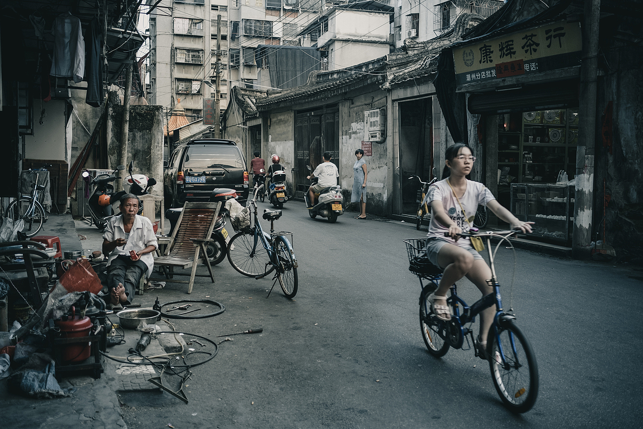 行走于市井（图ZMjM4ODAyODcy） - 人文/纪实摄影 - 站酷设计师老炮叔叔原创素材 - 站酷ZCOOL