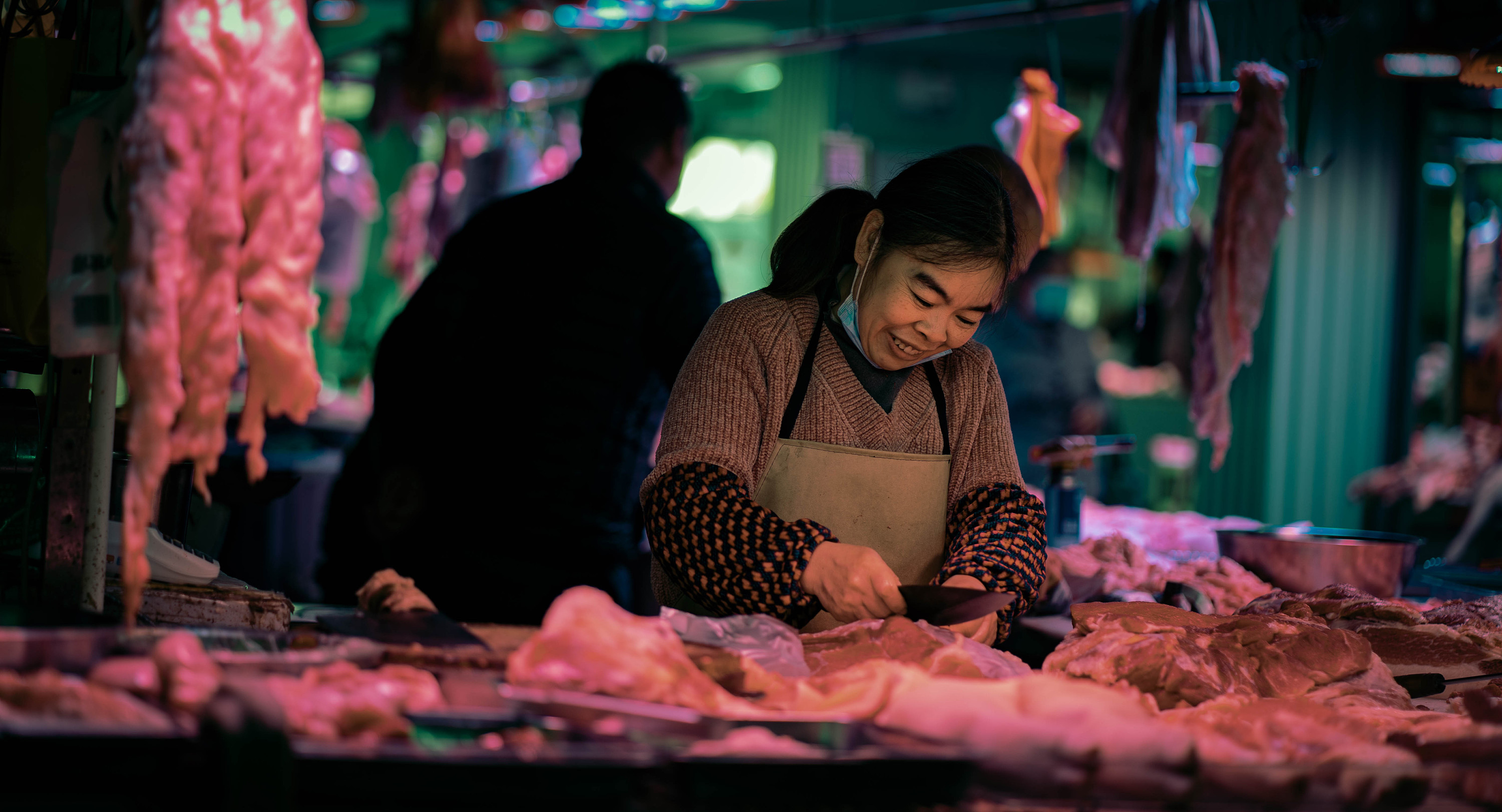 《菜市场的卖肉人》|摄影|人文/纪实摄影|元气少女08 - 原创作品