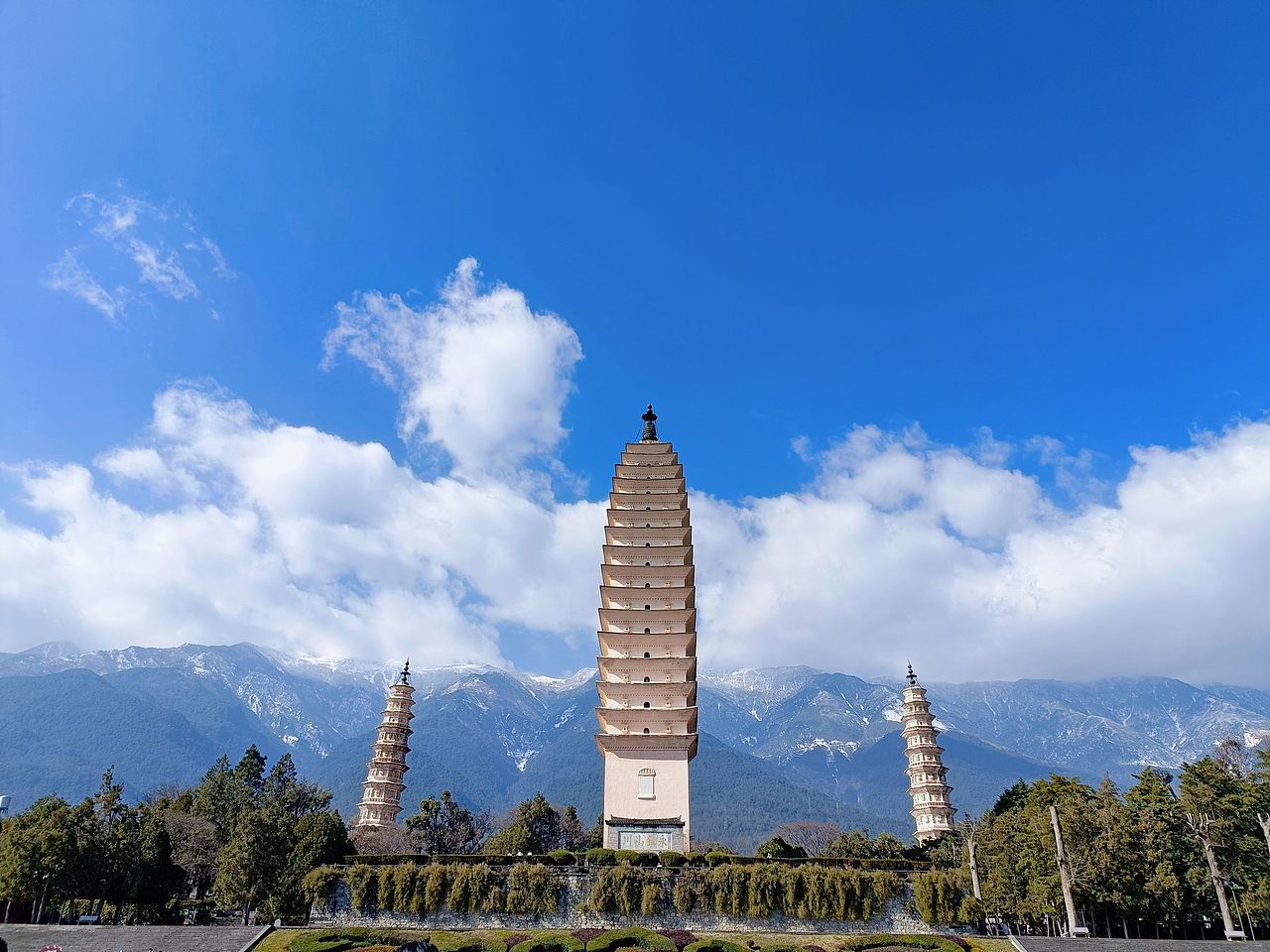 大理崇圣寺三塔（图ZMzIxODEyMTYw） - 风光摄影 - 站酷设计师Z058871069原创素材 - 站酷ZCOOL