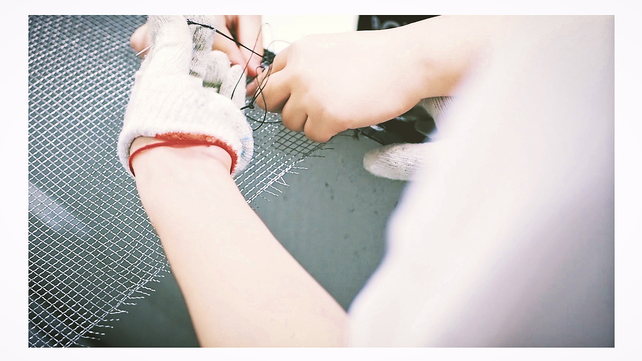 外部结构——将矩阵吊顶的顶部制作