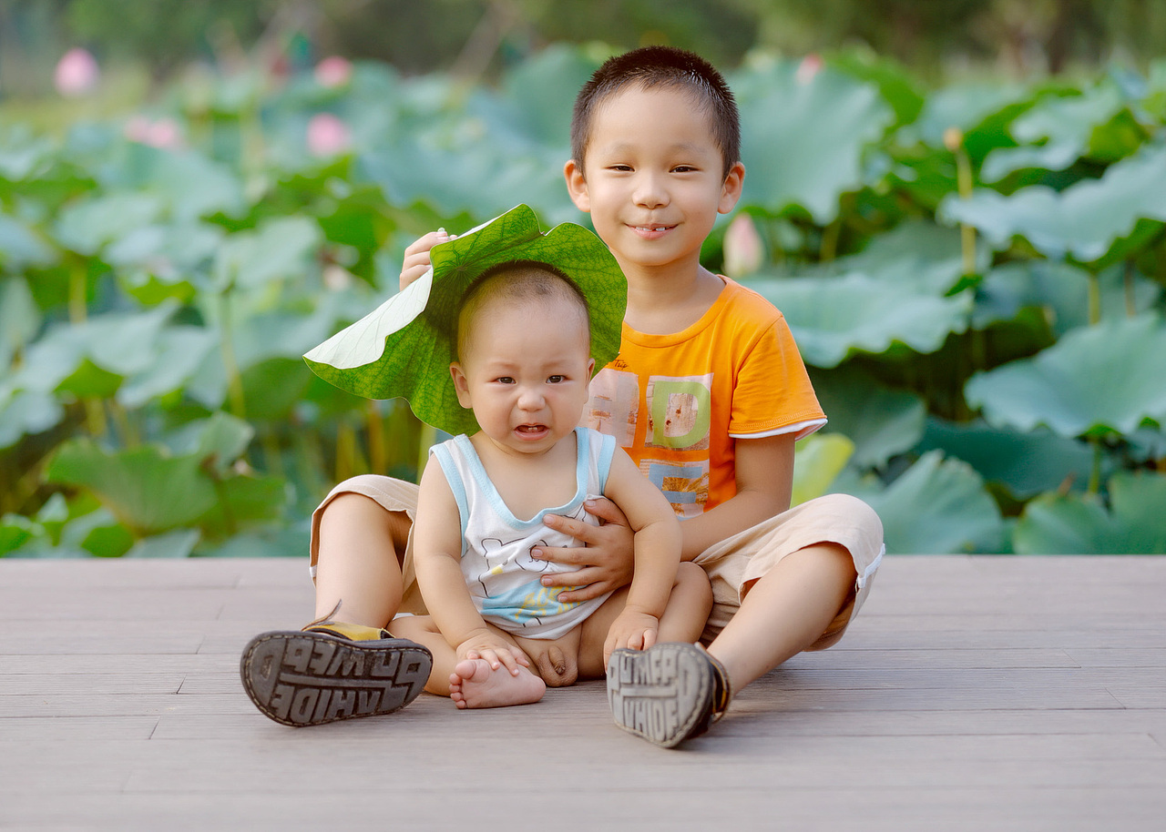 兄弟姐妹（图ZMTIzMjkyMjAw） - 人像摄影 - 站酷设计师偶豫的瞬间原创素材 - 站酷ZCOOL