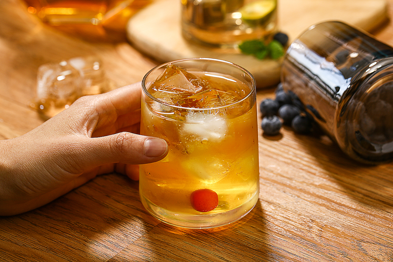 水晶杯 ins玻璃杯 威士忌酒杯 洋酒杯拍摄