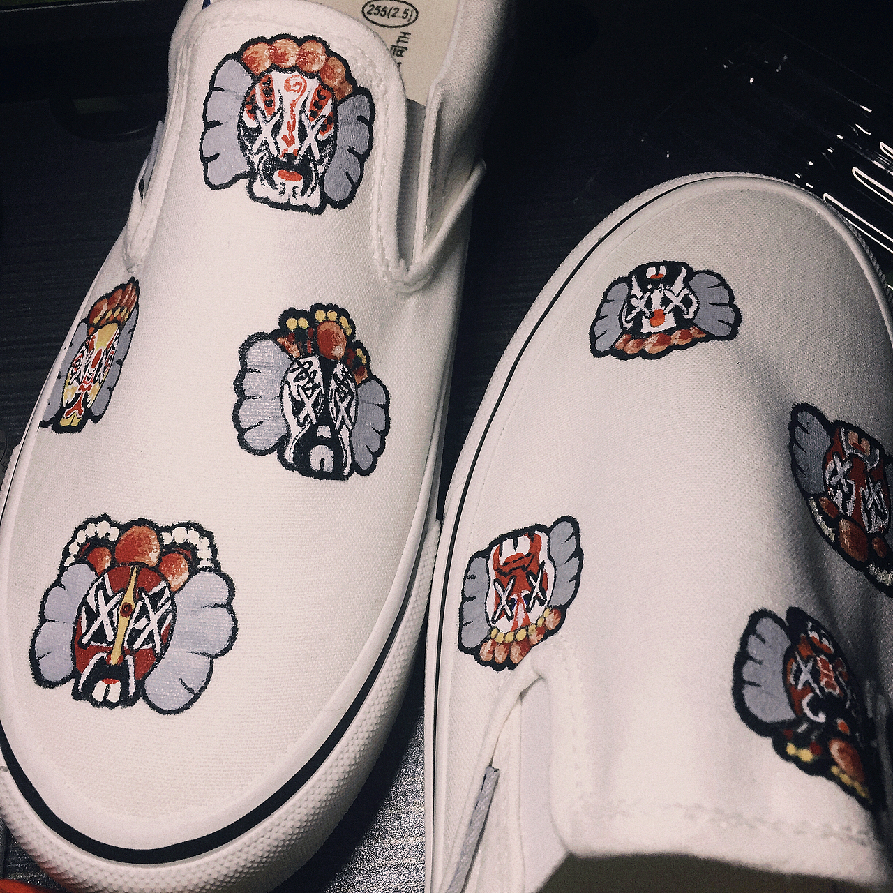 回力和kaws和脸谱（图ZMTU0MjYxMDI0） - 其他手工艺 - 站酷设计师努力的一舟原创素材 - 站酷ZCOOL