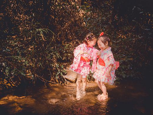 夏日炎炎 溪水叮咚