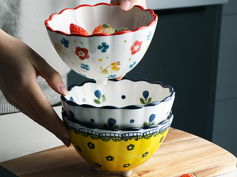 高脚三足花边碗