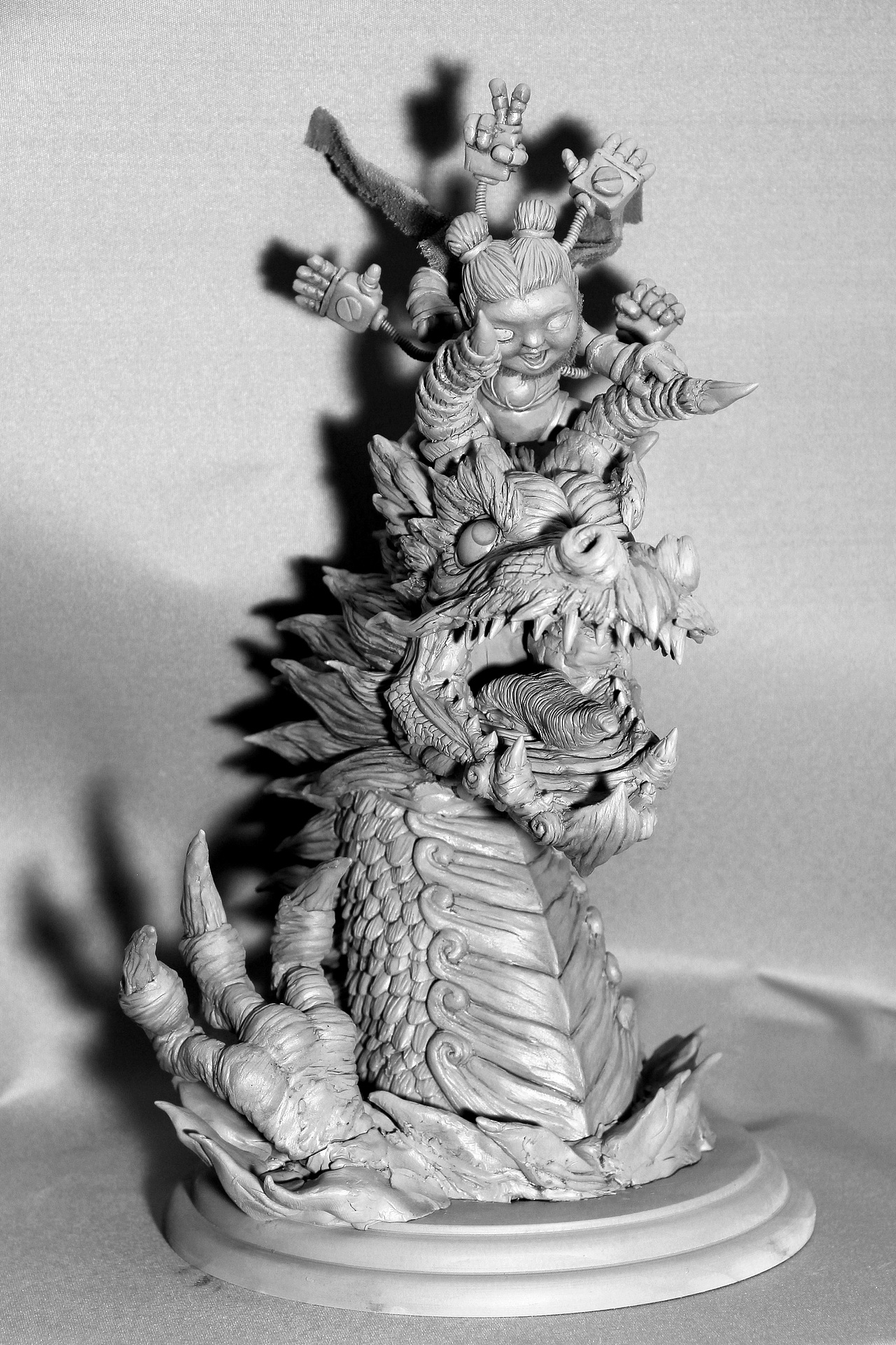 可是龙太子小朋友的爸爸是龙王，就不想和爸爸是总兵的哪吒小朋友玩，并嘲讽地说“我就是牛*，有本事你骑♂我啊。”