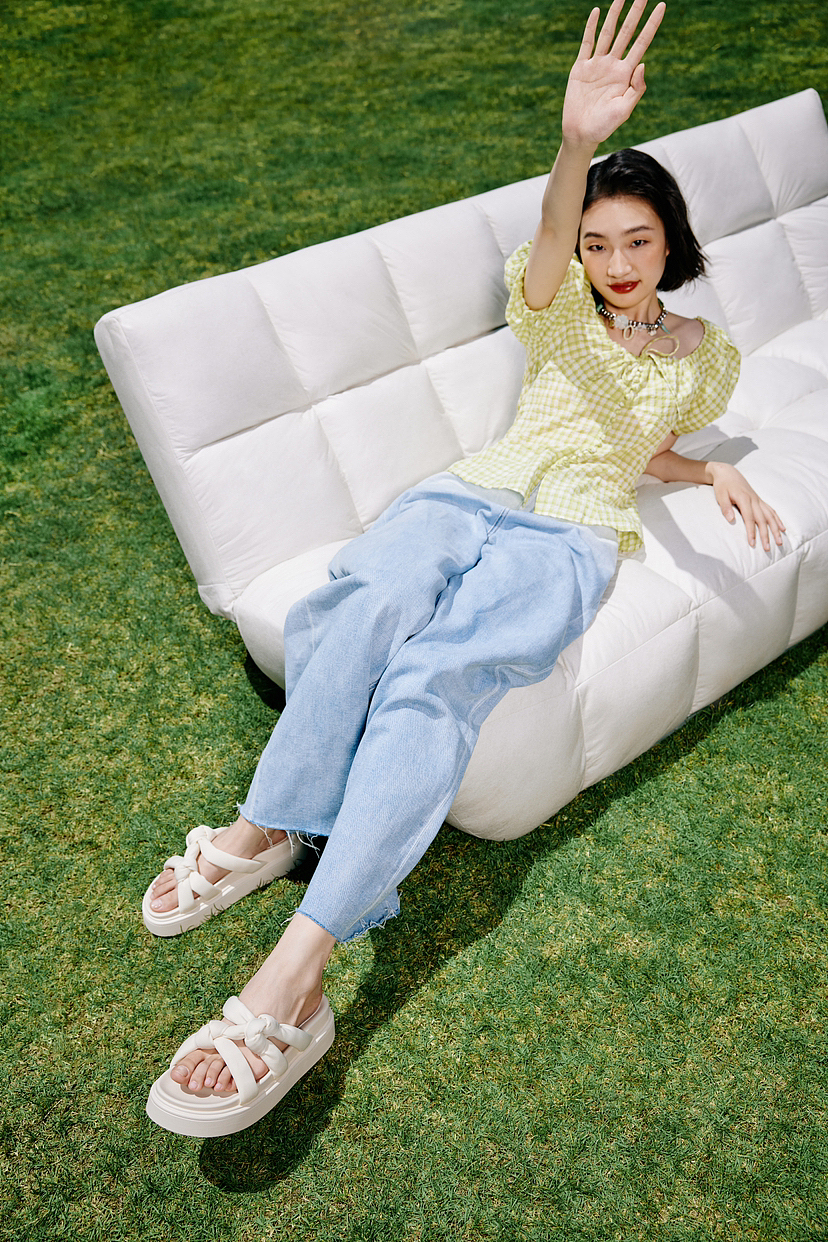 卓婷 For TOOMANYSHOES