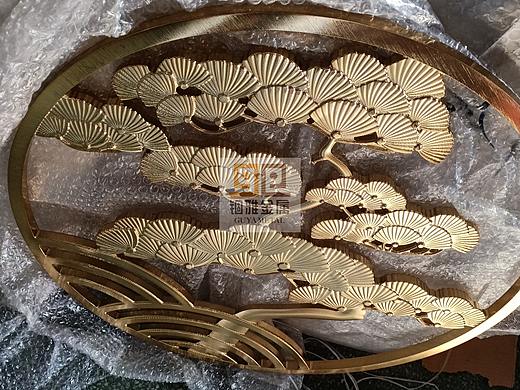 精雕细琢铝镀铜雕花屏风 铝雕花格家居户外装饰