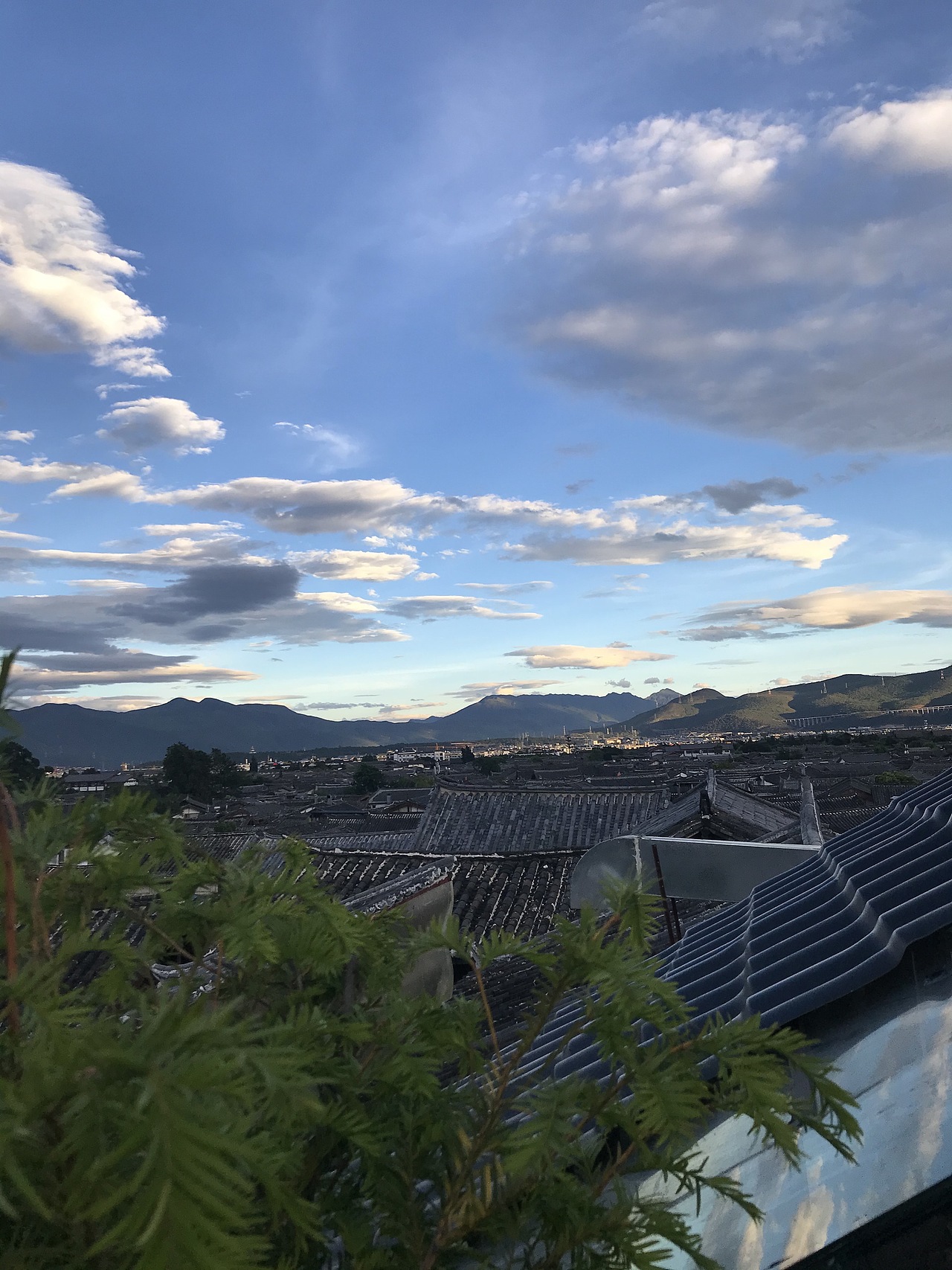 %E5%80%92%E5%BD%B1%EF%BC%8C%E4%BA%91%E5%BD%A9%EF%BC%8C%E8%93%9D%E5%A4%A9%EF%BC%8C%E4%BA%91%E8%88%92%E4%BA%91%E5%8D%B7%EF%BC%8C%E5%8F%A4%E9%95%87