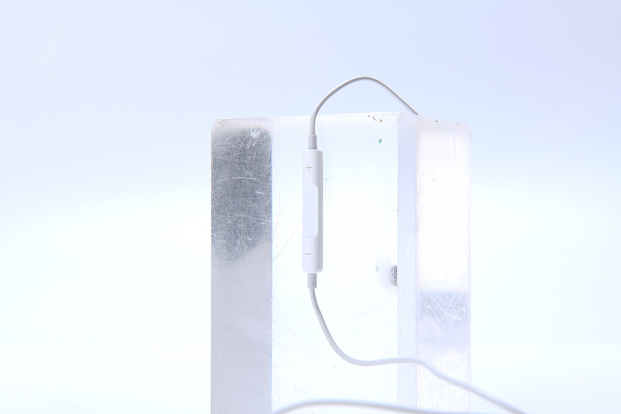 亚马逊摄影设计 | 苹果耳机