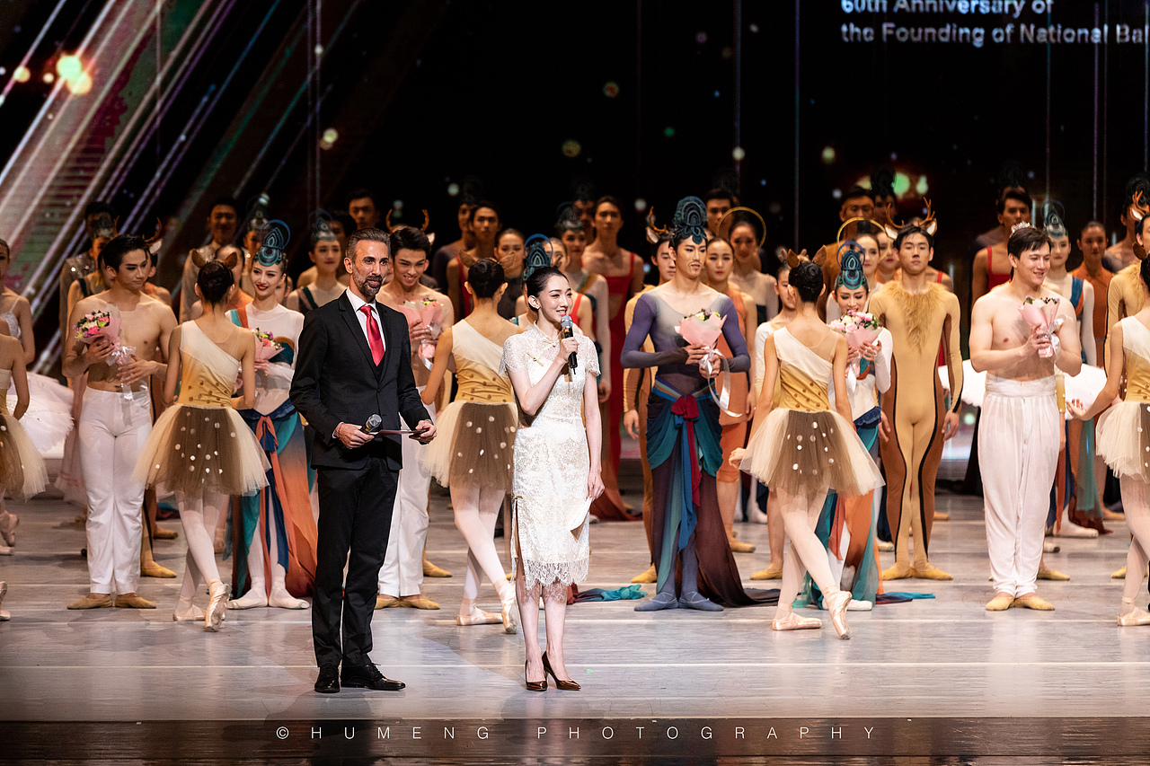 「19第32周」中央芭蕾舞团60周年gala谢幕照（图ZMTkxNTg5NTY4） - 人像摄影 - 站酷设计师胡萌原创素材 - 站酷ZCOOL