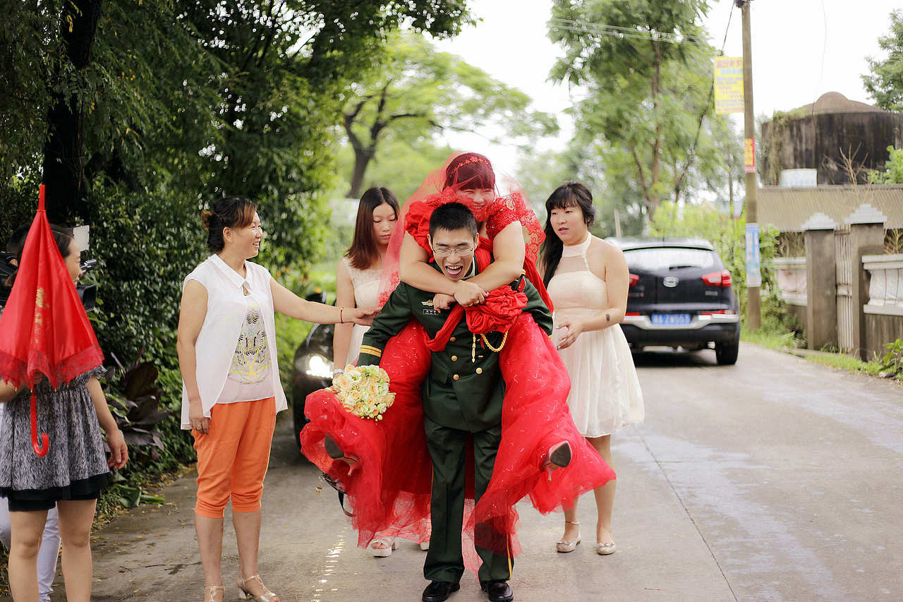 『果然·婚礼摄影』《军旅奇缘》（摄影师-子航）（图ZMzUwNjQzMTY=） - 人文/纪实摄影 - 站酷设计师果然印象原创素材 - 站酷ZCOOL