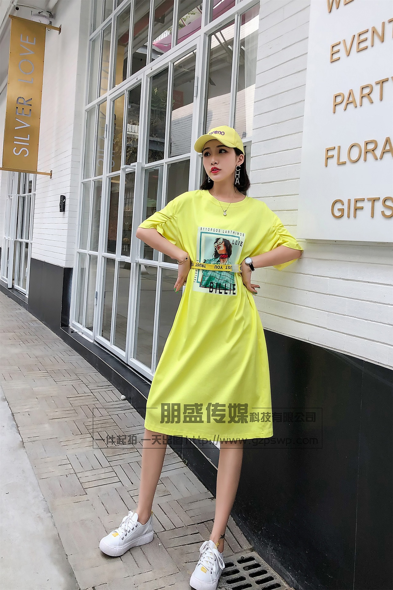 淘宝摄影服务T恤裙子拍摄个性百搭运动气质模特摆拍