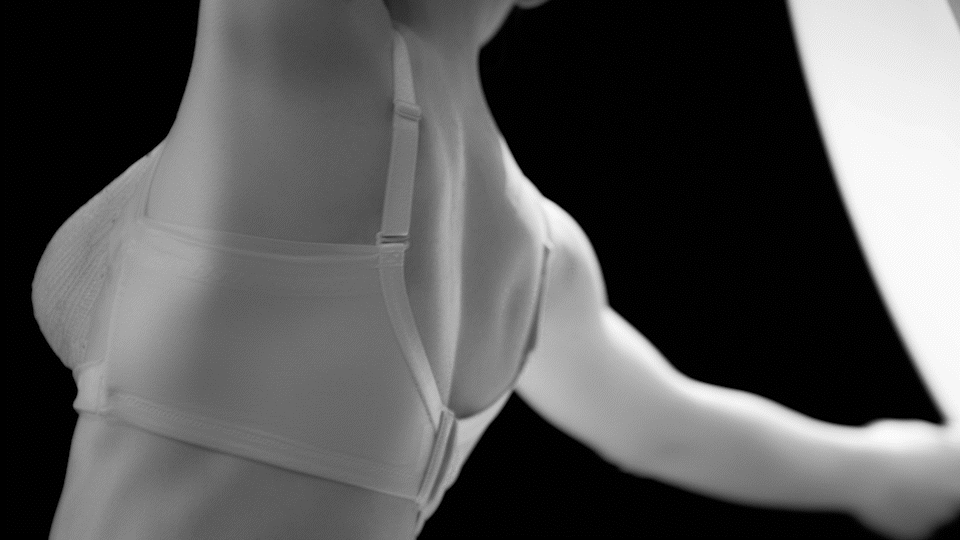 内衣摄影 服饰摄影 黑天鹅 tvc视频宣传片 乐趣文化（图ZMjkyNTgzODY4） - 产品摄影 - 站酷设计师乐趣视觉营销原创素材 - 站酷ZCOOL