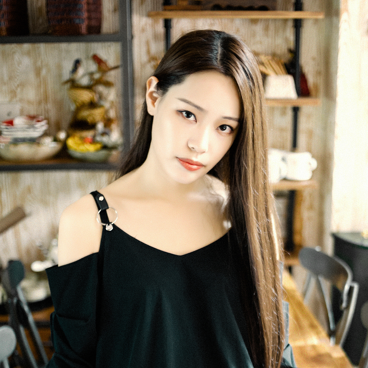 去年的这一天,应该是两个人。